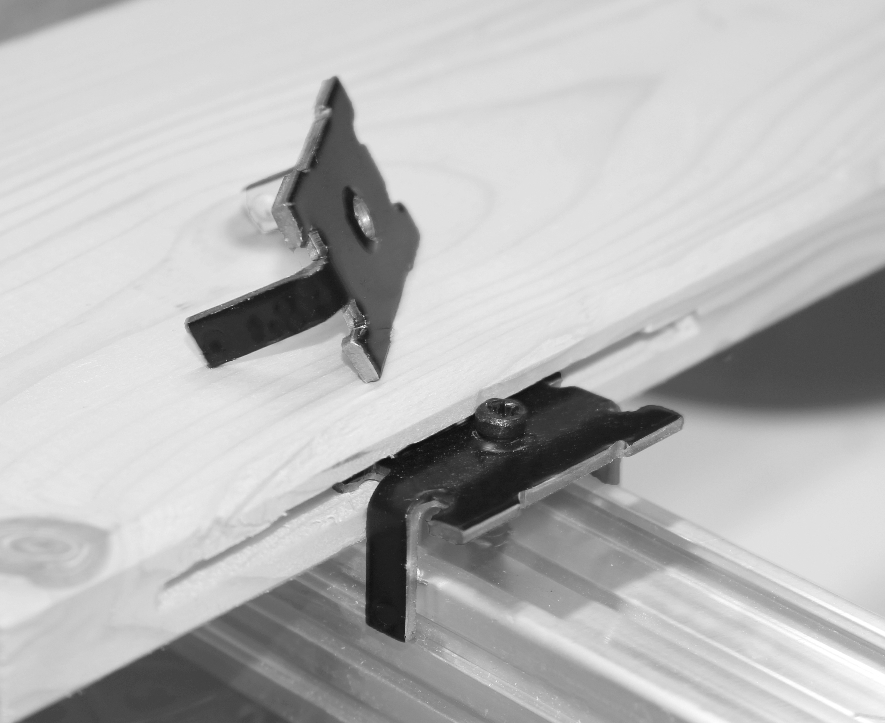 Zinco Elefeet Mittelklammer Holzbelag, schwarz, Pack mit 50 Stück, verzinkt